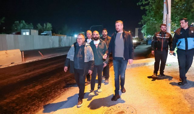 Buca’da gece mesaisi! Başkan Görkem Duman sahaya indi