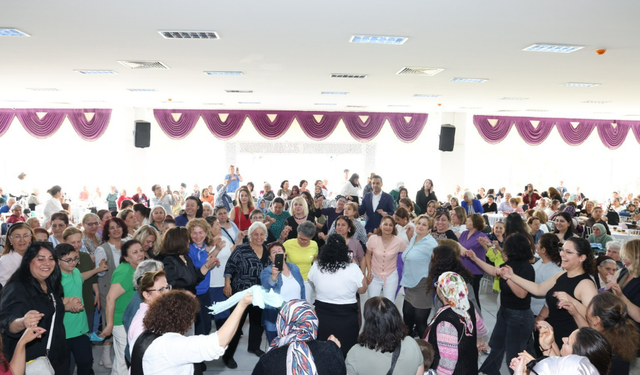 Çiğli'de anneler günü coşkusu