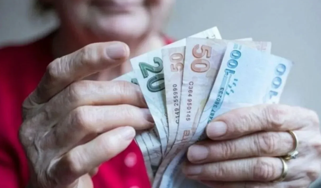 Emekliler yüzde 14,64 zammı garantiledi: Temmuz için yeni senaryolar şekilleniyor
