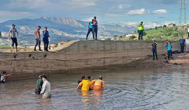 Gölete giren 2 çocuk boğularak hayatını kaybetti