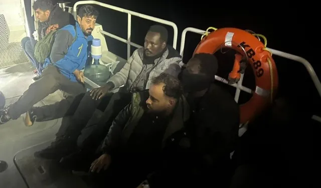 İzmir açıklarında göçmen operasyonu: 66 düzensiz göçmen yakalandı