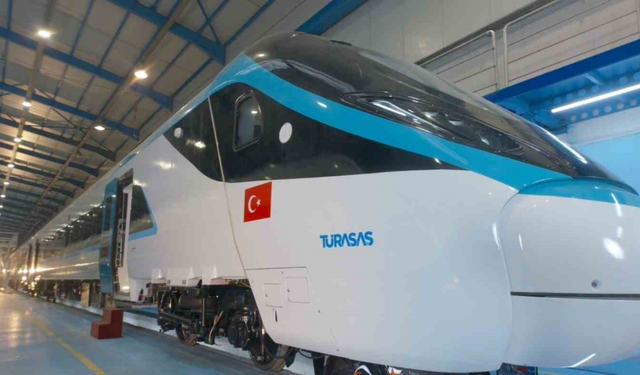 Bakan Uraloğlu açıkladı: Türkiye’nin ilk milli hızlı treni yeni rekorunu kırdı