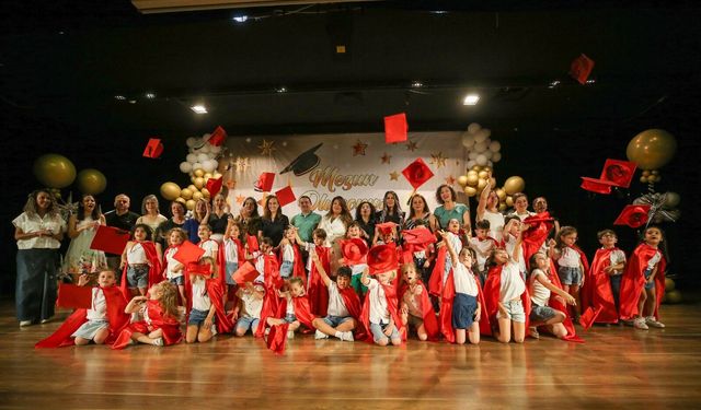 Karşıyaka’da miniklerin mezuniyet sevinci: Anaokullarında kep töreni