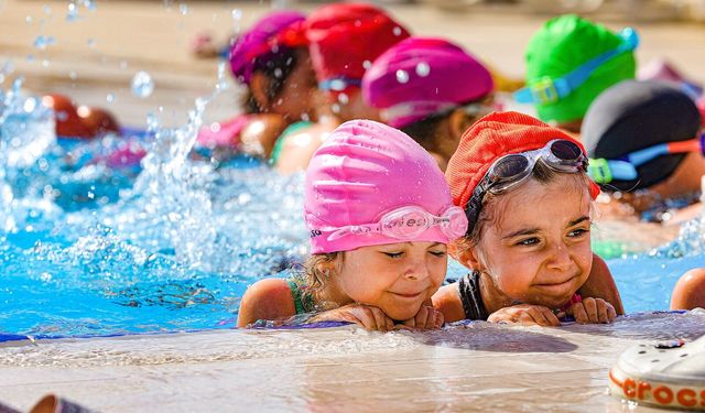 Bayraklı Belediyesi Yaz Spor Okulları başladı: Binlerce vatandaş sporla buluşuyor