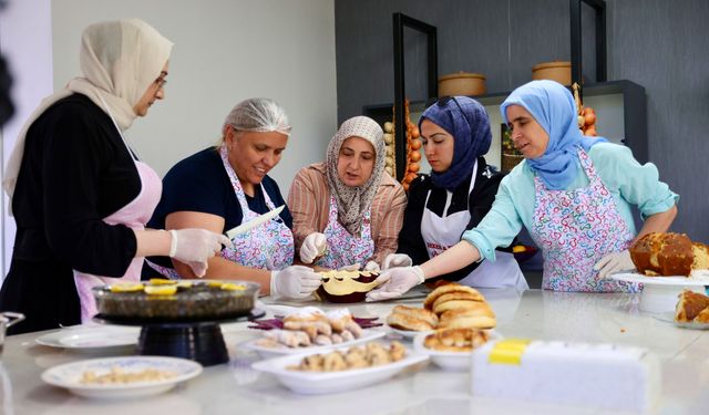 Buca'da kadınlar mutfakta geleceğini şekillendiriyor