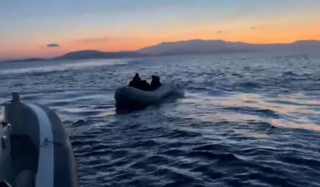 Çeşme açıklarında çifte operasyon: 46 düzensiz göçmen kurtarıldı ve yakalandı
