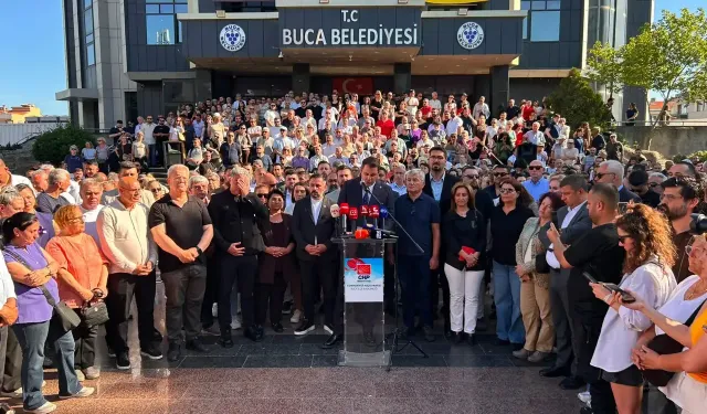 CHP İzmir'den Buca Belediyesi önünde açıklama: Gücümüzü saraydan değil milletten alıyoruz