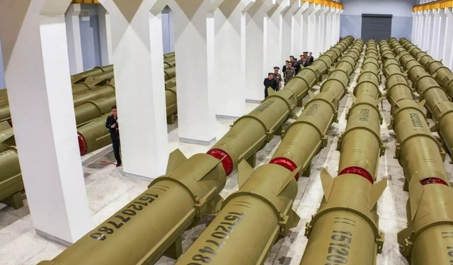 Kuzey Kore lideri Kim Jong-un'dan füze üretimini 2,5 kat artırma talimatı