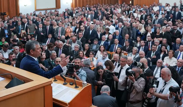 Özgür Özel'den yeni parti açıklaması: CHP'yi terk etmiyoruz