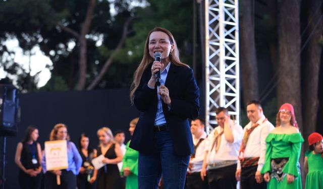 Konak’ın Halk Oyunları Şenliği 20'inci yılında kültür şölenine dönüştü