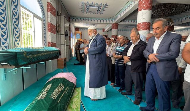 Acı yolculuk mezarlıkta son buldu: Anne ve kızı yan yana defnedildi