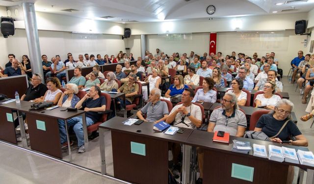 Karşıyaka’da kentsel dönüşüm masaya yatırıldı: Vatandaşlara uzmanlardan yol haritası