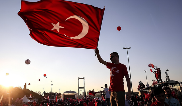 15 Temmuz'da hangi kurumlar kapalı? Resmi tatilde hizmet düzeni belli oldu