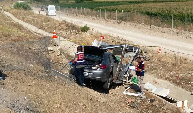 Otomobil bariyerleri aşıp kulübeye girdi: 1 ölü, 1 yaralı