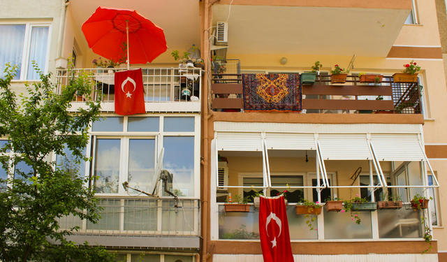 Balkon keyfi kabusa dönmesin! Yazın en sık yapılan 5 hatanın hukuki bedeli ağır olabilir