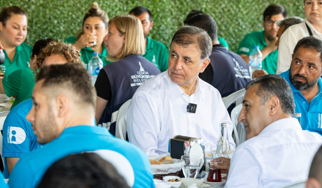 Cemil Tugay, İzdönüşüm personeliyle buluştu: Bu sistemi tüm İzmir'e yayacağız
