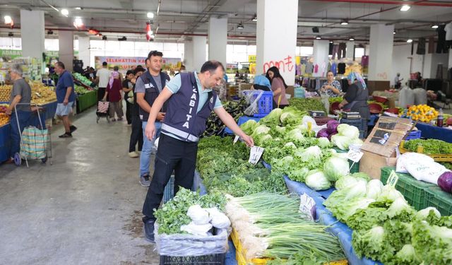 Konak’ta pazarda güven dönemi: Tartı ve Ölçüm Kontrol Noktası vatandaşın yüzünü güldürüyor