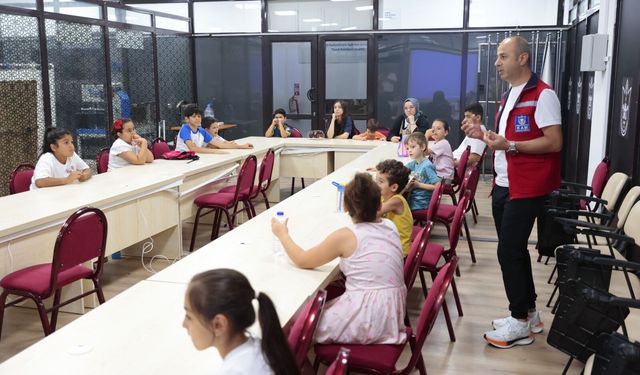Konaklı çocuklara afet bilinci eğitimi: Deprem tatbikatıyla öğrendiler