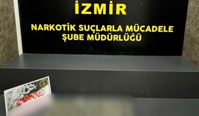 Adnan Menderes Havalimanı’nda operasyon: Midesinden 490 gram yasaklı madde çıktı