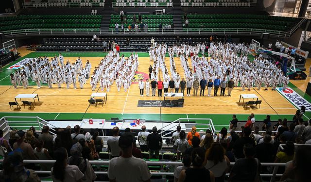 Bornova'da 600 taekwondo sporcusu buluştu