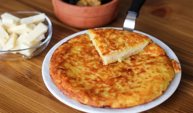 Börek tadında patatesli omlet tarifi: Kahvaltı sofralarının vazgeçilmezi olacak!
