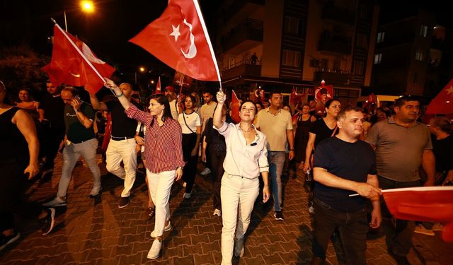 Efes Selçuk’ta 30 Ağustos coşkusu: Fener Alayı ve konserle kutlandı