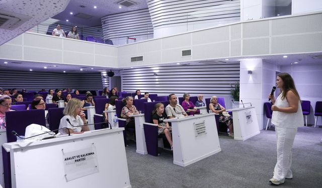 Buca Belediyesi’nden çocukların okul hayatına ışık tutan seminer