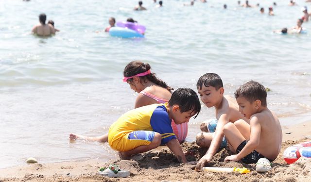 Konak Belediyesi’nden semt merkezi kursiyerlerine deniz sürprizi