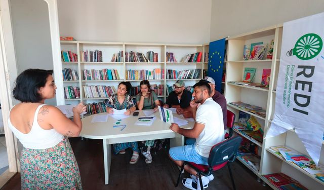 Konak’ta Roman gençlere kariyer desteği: CV hazırlama eğitimi verildi