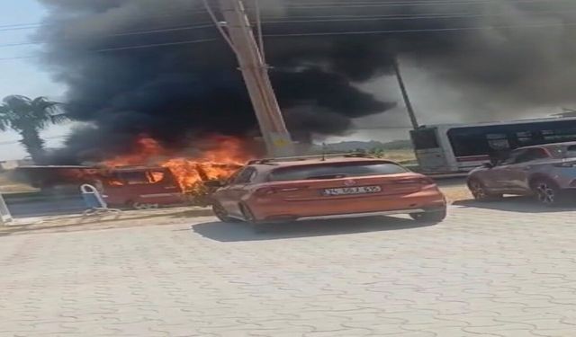 İzmir-Aydın yolunda korkutan araç yangını! Otomobil alev alev yandı