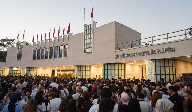 95. İzmir Enternasyonal Fuarı’nda tiyatro ve eğlence şöleni! Açıkhava programı belli oldu
