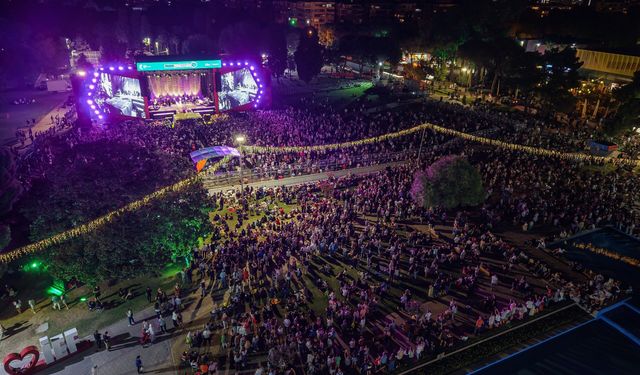 95. İzmir Enternasyonal Fuarı'nda ikinci gün: Levent Yüksel ve Salih Bademci rüzgarı