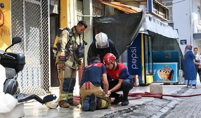 Bayraklı’da apartman yangını: 2 kişi dumandan etkilendi