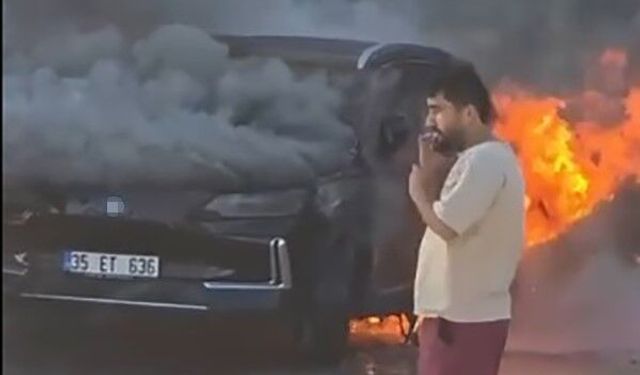 Torbalı’da park halindeki elektrikli otomobil alevlere teslim oldu!