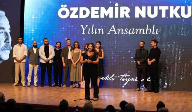 İzmir Şehir Tiyatroları’na Özdemir Nutku Ödülleri’nde 4 ödül