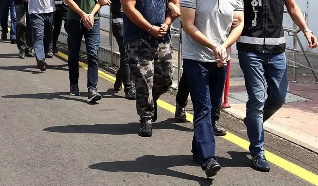 İzmir’de FETÖ operasyonu: 21 şüpheli gözaltında