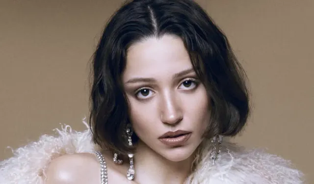Zeynep Bastık’ın konserinde kavga çıktı: Müziği durdurup tepki gösterdi