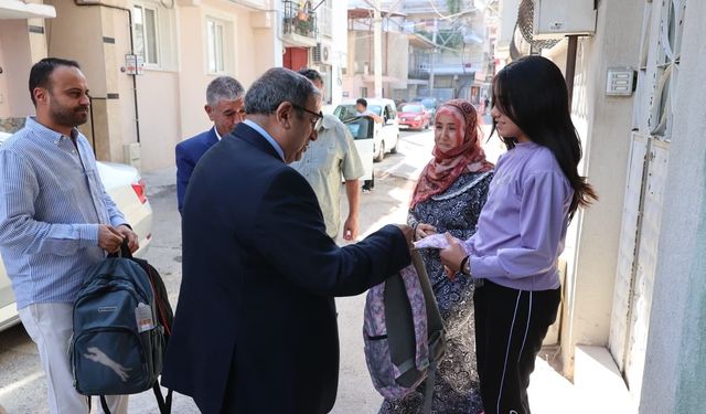 Buca Belediyesi’nden öğrencilere eğitim desteği: Çanta ve kırtasiye setleri dağıtıldı
