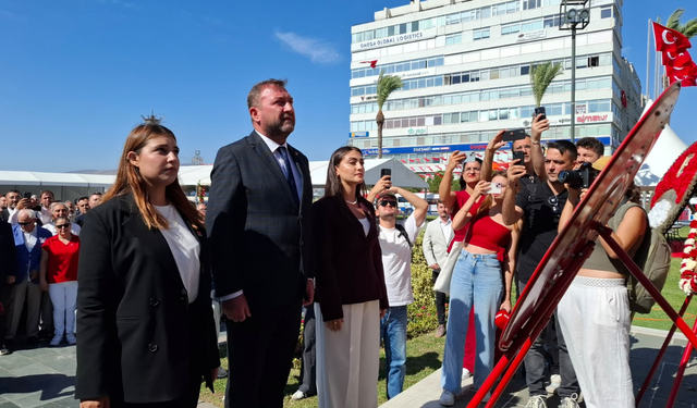 CHP İzmir’den 9 Eylül’de Atatürk Anıtı’na çelenk