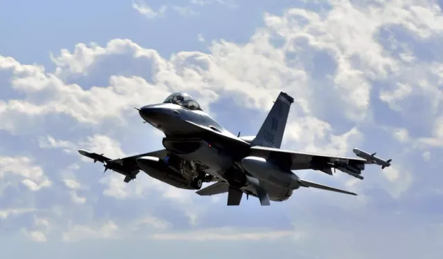 ABD'de F-16 savaş uçağı düştü: Bölgeye acil ekipler sevk edildi