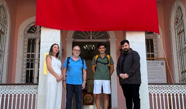 Buca’da yıllar sonra duygulandıran buluşma: Atalarının köşküne 4 kuşak sonra geldi
