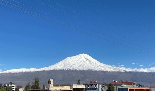 Ağrı Dağı karla kaplandı