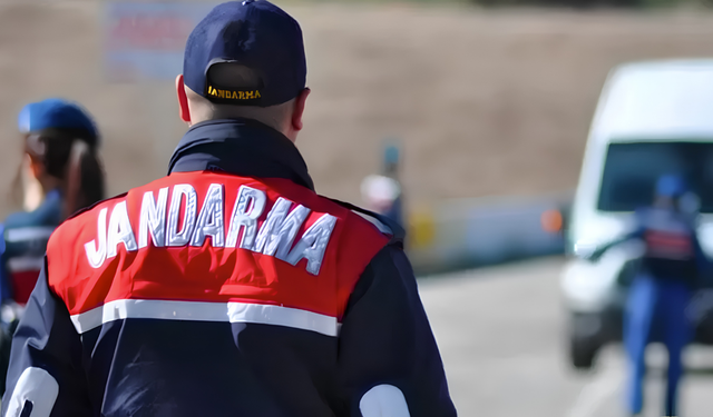 Bornova’da minibüste 2 milyon 600 bin makaron ele geçirildi