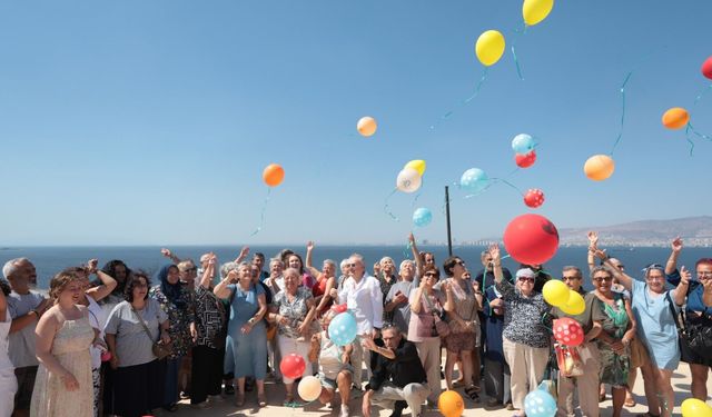 Konak’ta Dünya Barış Günü: Rengarenk balonlar gökyüzüne bırakıldı