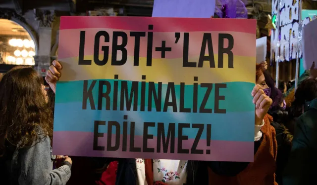 İzmir’de LGBTİ+ operasyonu: “Sanal devriye” iddiası gündemde