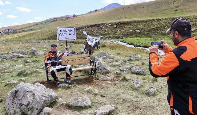 Salah’ın ziyaret ettiği yaylada dikkat çeken olay! Tabela ve bank çalındı