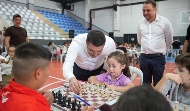 Torbalı’nın kurtuluşunun 104. yılına özel 260 minik sporcu satranç turnuvasında buluştu