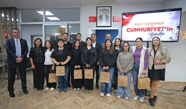 Karşıyaka’da gençler Cumhuriyet bilgisi için yarıştı