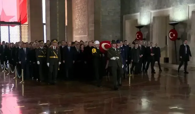 Cumhuriyet’in 103’üncü yılında Erdoğan başkanlığındaki devlet erkanı Anıtkabir'i ziyaret etti