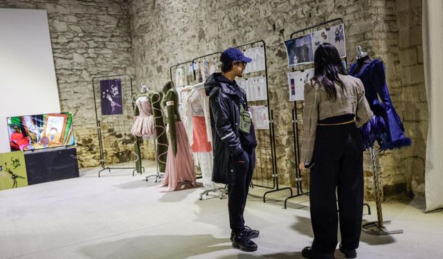 İzmir’de genç tasarımcılar sektör temsilcileriyle buluştu